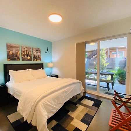 Modern Ballard Townhouse - 92 Walkscore & Rooftop! シアトル エクステリア 写真