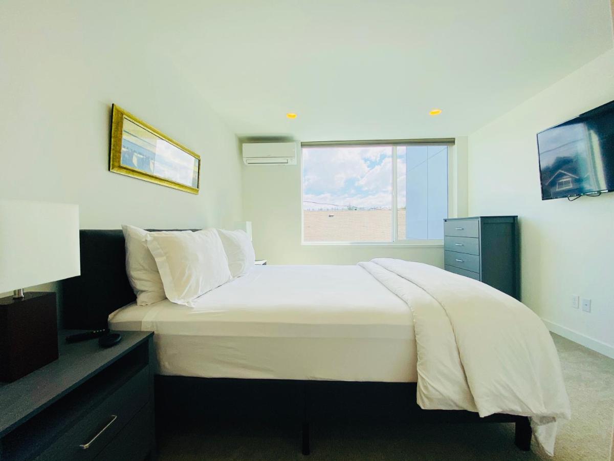 Modern Ballard Townhouse - 92 Walkscore & Rooftop! シアトル エクステリア 写真