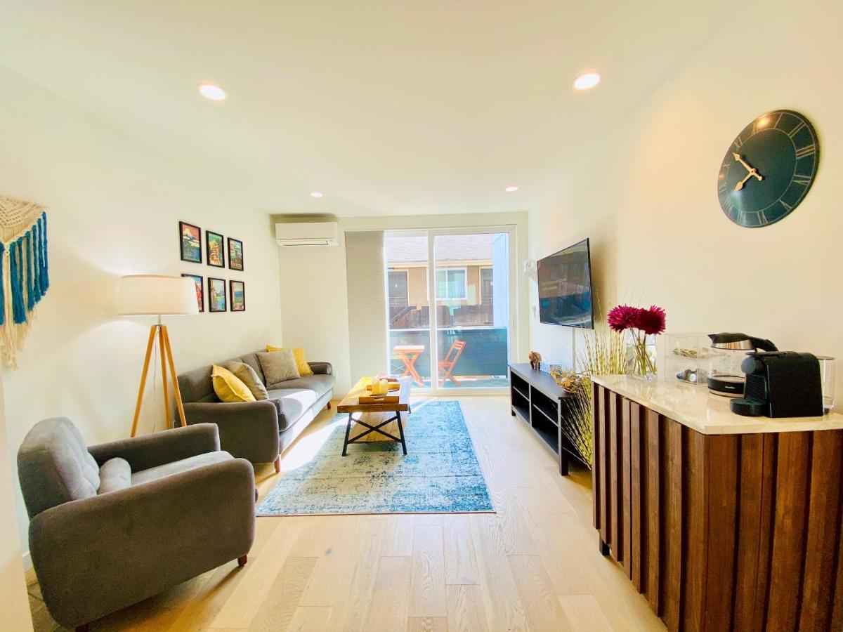 Modern Ballard Townhouse - 92 Walkscore & Rooftop! シアトル エクステリア 写真