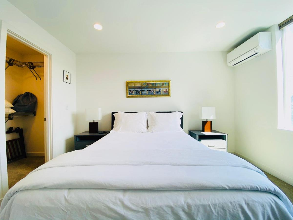 Modern Ballard Townhouse - 92 Walkscore & Rooftop! シアトル エクステリア 写真