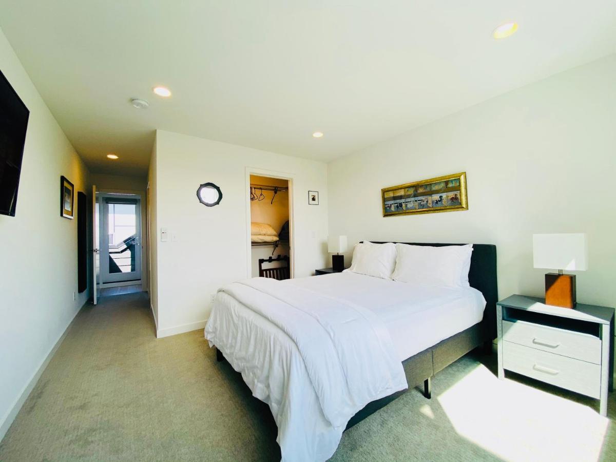 Modern Ballard Townhouse - 92 Walkscore & Rooftop! シアトル エクステリア 写真