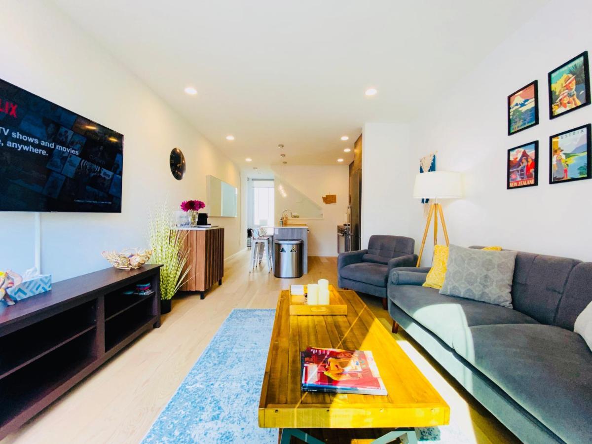 Modern Ballard Townhouse - 92 Walkscore & Rooftop! シアトル エクステリア 写真