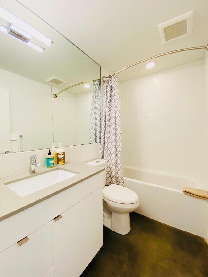 Modern Ballard Townhouse - 92 Walkscore & Rooftop! シアトル エクステリア 写真
