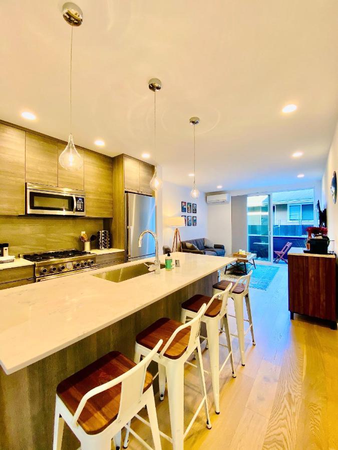 Modern Ballard Townhouse - 92 Walkscore & Rooftop! シアトル エクステリア 写真