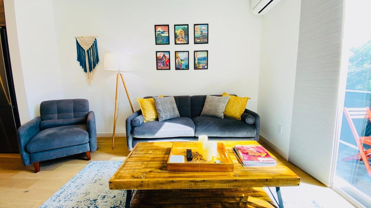 Modern Ballard Townhouse - 92 Walkscore & Rooftop! シアトル エクステリア 写真