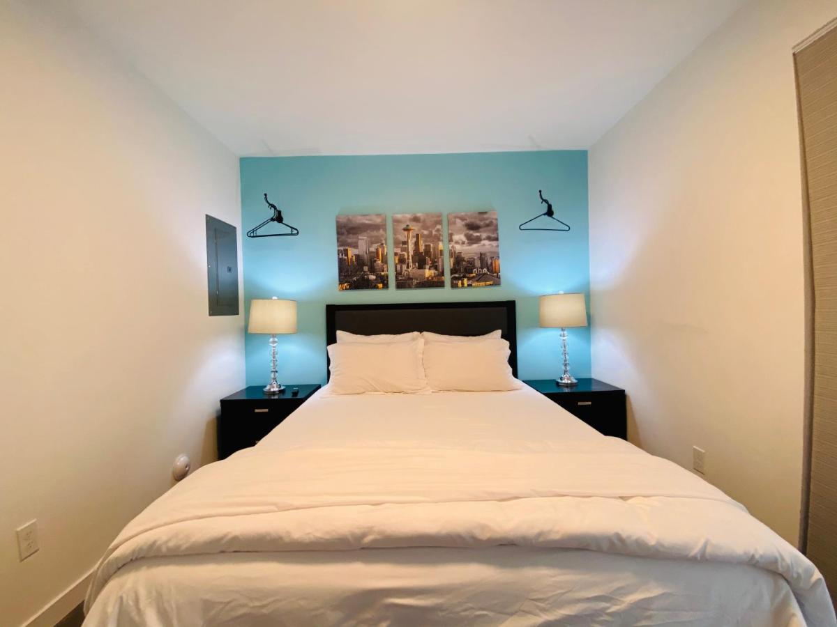 Modern Ballard Townhouse - 92 Walkscore & Rooftop! シアトル エクステリア 写真