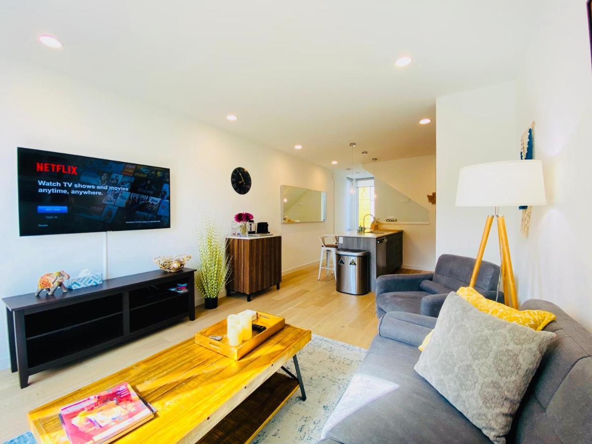 Modern Ballard Townhouse - 92 Walkscore & Rooftop! シアトル エクステリア 写真