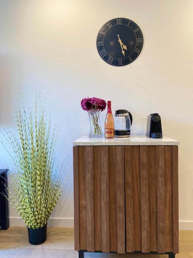Modern Ballard Townhouse - 92 Walkscore & Rooftop! シアトル エクステリア 写真