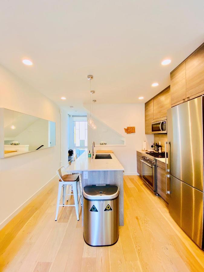 Modern Ballard Townhouse - 92 Walkscore & Rooftop! シアトル エクステリア 写真